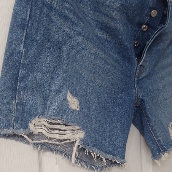 Levi's Jean Shorts - Picture 2 of 9